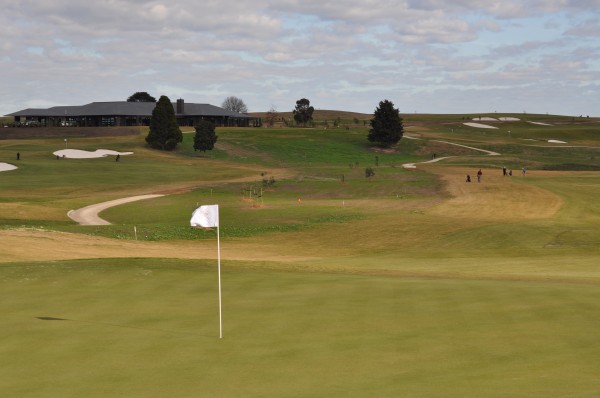 10th green, looking back to the clubhouse