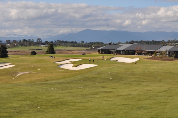 The approach shot to the 9th Green