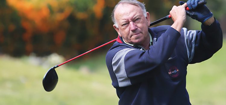 CELEBRITY SWINGER: Doug Walters