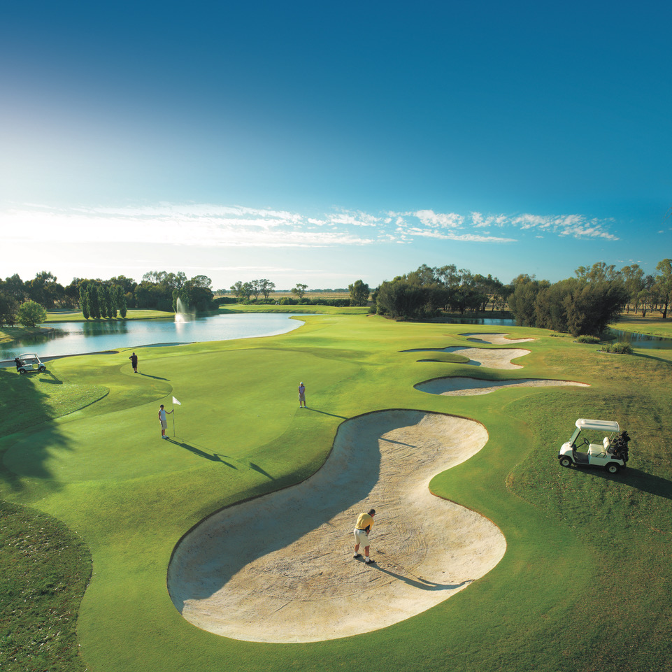 5TH GREEN REAR BUNKER 0008