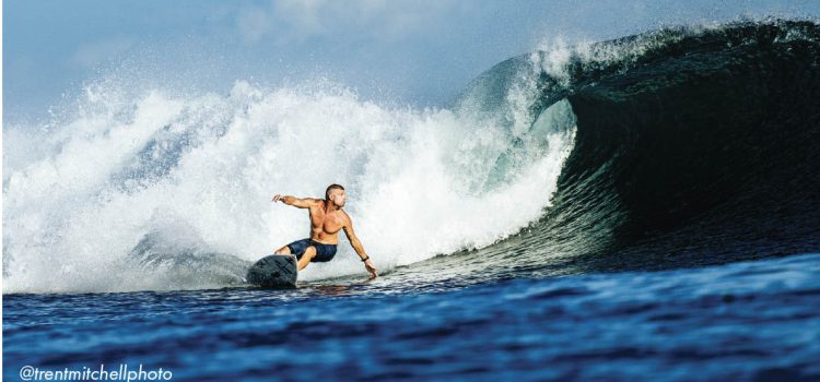 CELEBRITY SWINGER: Fanning no golfing shark