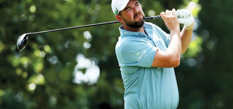 Marc Leishman shoots 65 after emotional reunion