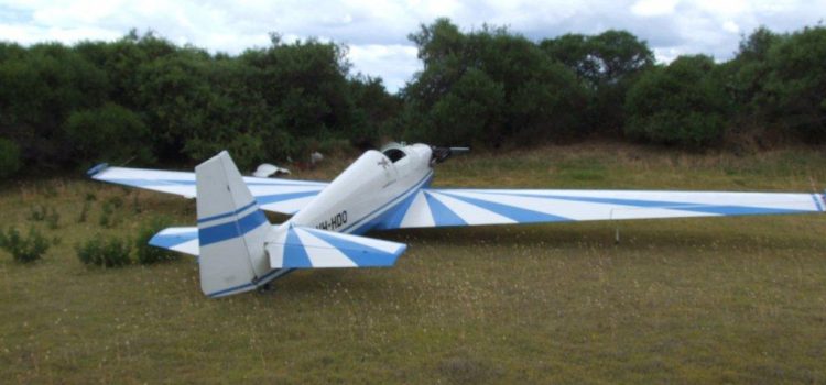 Talk about a Drop Zone: Plane lands on Perth driving range